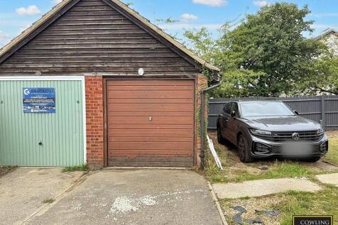 GARAGE &amp; PARKING