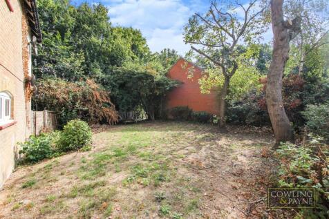 Communal Garden  Located to Rear of Flats