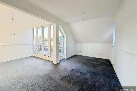 Living Room/Dining Area