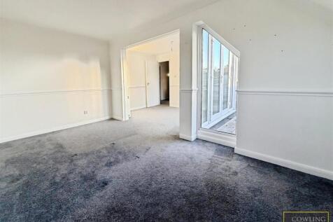 Living Room/Dining Area