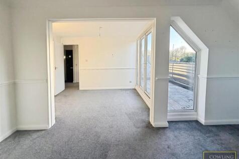 Living Room/Dining Area