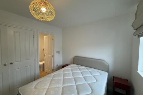 FLAT 5 BEDROOM
