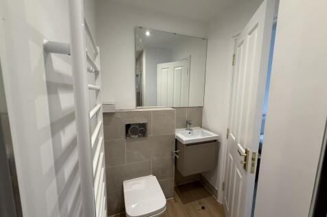 FLAT 5 BATHROOM