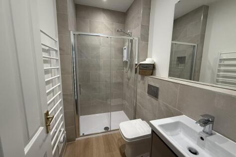 FLAT 3 BATHROOM
