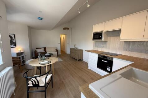 F6 LIVING KITCHEN