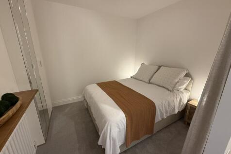 F6 BEDROOM