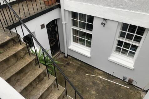 13 Oakfield exterior
