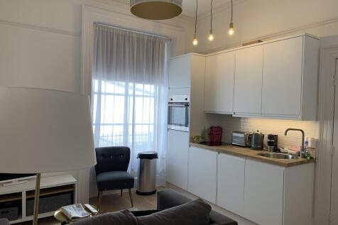 Open plan lounge/kit