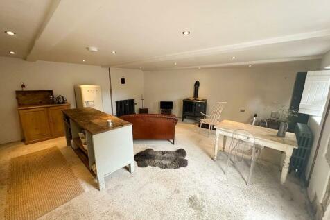 OPEN PLAN LIVING/DINING KITCHEN