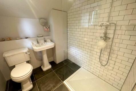 LUXURY SHOWER ROOM