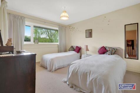Four Bed Detached House in Glusburn9.jpeg