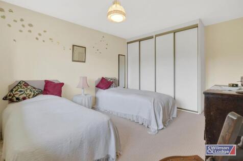 Four Bed Detached House in Glusburn10.jpeg