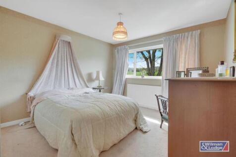 Four Bed Detached House in Glusburn11.jpeg