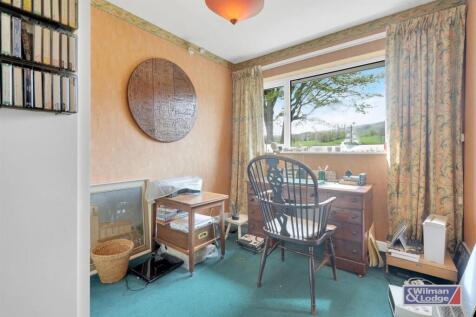 Four Bed Detached House in Glusburn13.jpeg