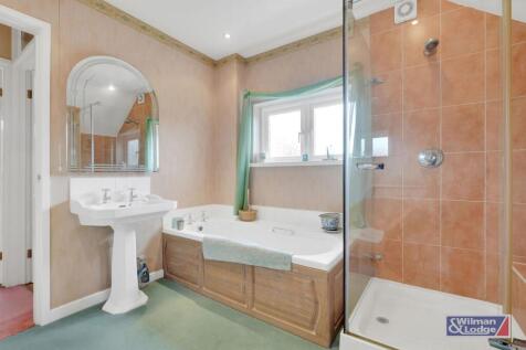 Four Bed Detached House in Glusburn18.jpeg