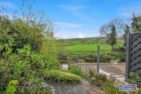 Four Bed Detached House in Glusburn30.jpeg