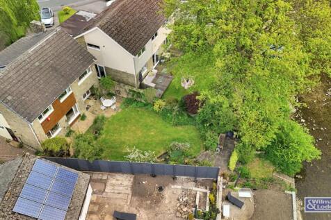 Four Bed Detached House in Glusburn37.jpeg