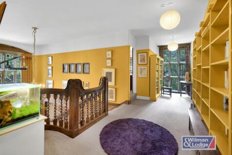 Four Double Bed Character Property in Steeton (46)