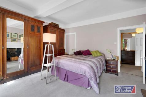 Four Double Bed Character Property in Steeton (38)