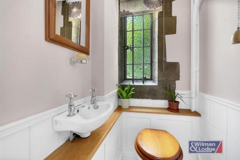 Four Double Bed Character Property in Steeton (30)