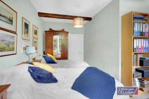 Four Double Bed Character Property in Steeton (33)