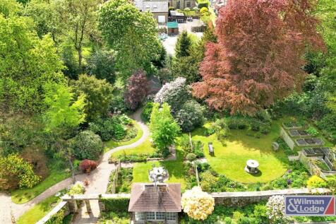Four Double Bed Character Property in Steeton (49)
