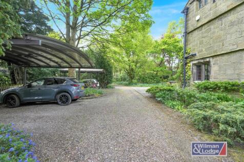 Four Double Bed Character Property in Steeton (10)