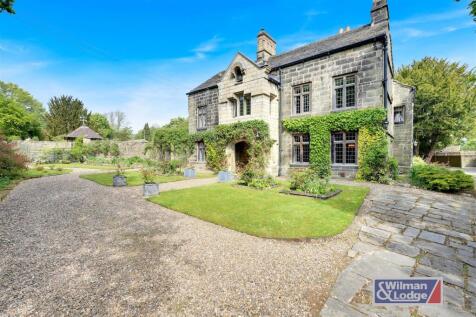 Four Double Bed Character Property in Steeton (7).