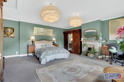 Period Property - Four Bed with Formal Gardens (2)