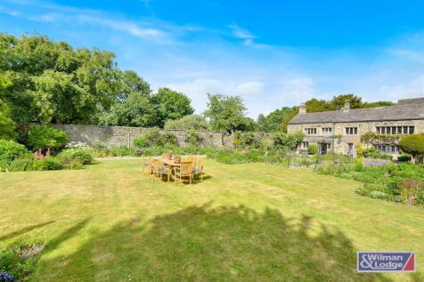 Period Property - Four Bed with Formal Gardens (37