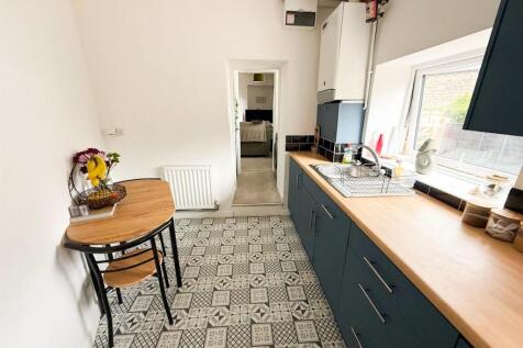 Two bedroom end terrace in Steeton (7).jpg