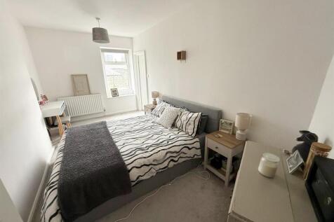 Two bedroom end terrace in Steeton (10).jpg