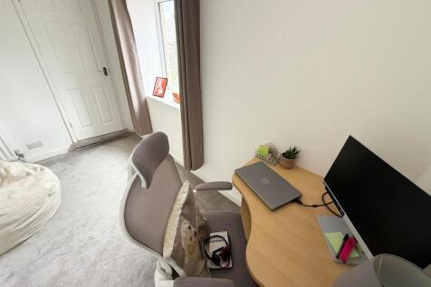 Two bedroom end terrace in Steeton (12).jpg