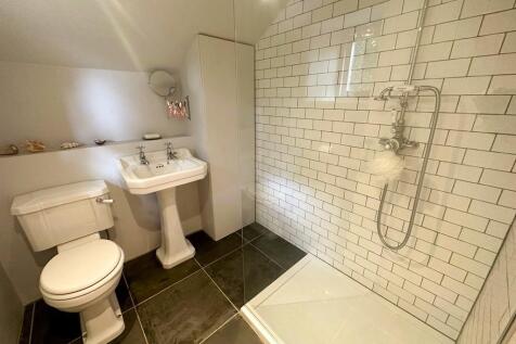LUXURY SHOWER ROOM