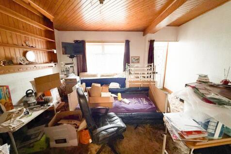 5 bed terrace Cross Hills