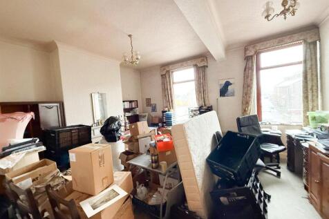 5 bed terrace Cross Hills