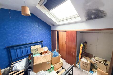 5 bed terrace Cross Hills