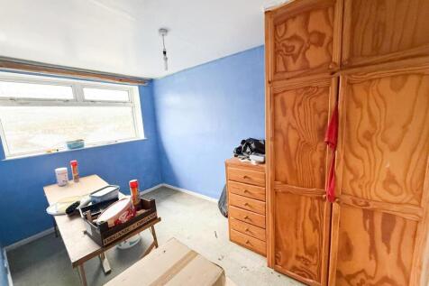 5 bed terrace Cross Hills