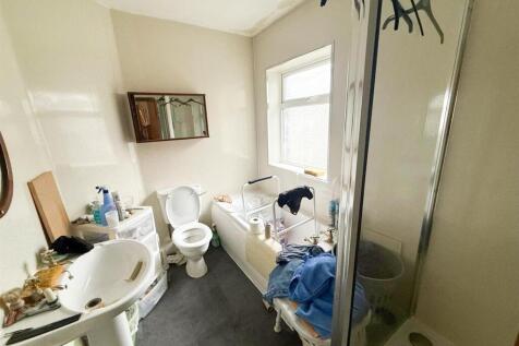 5 bed terrace Cross Hills