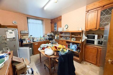 5 bed terrace Cross Hills