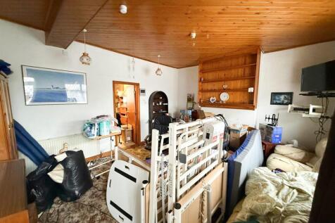 5 bed terrace Cross Hills