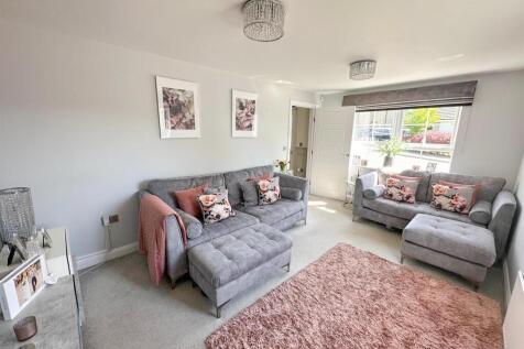 Three bed detached property, Silsden 10