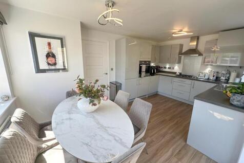 Three bed detached property, Silsden 3