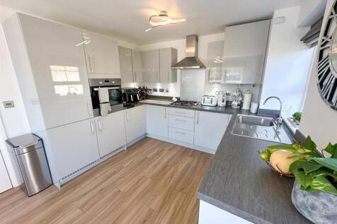 Three bed detached property, Silsden 11