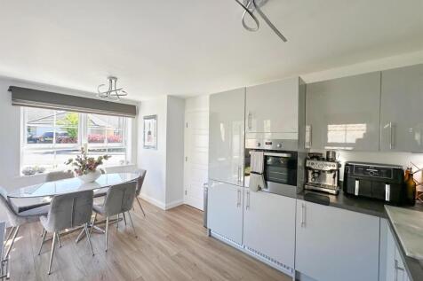 Three bed detached property, Silsden 12