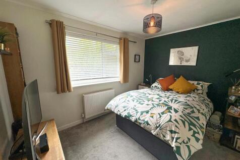 3 bed semi-detached property, Utley