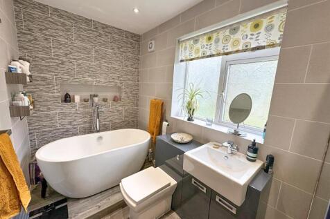 3 bed semi-detached property, Utley