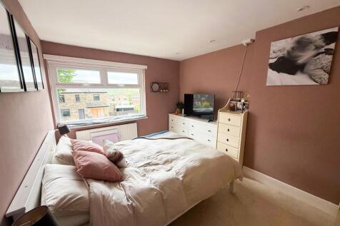 Three Bed Terraced Silsden (14).jpg