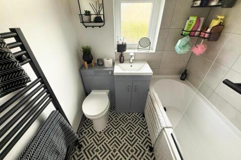 Three Bed Terraced Silsden (18).jpg