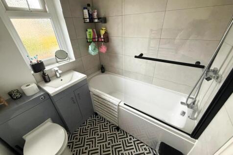 Three Bed Terraced Silsden (22).jpg